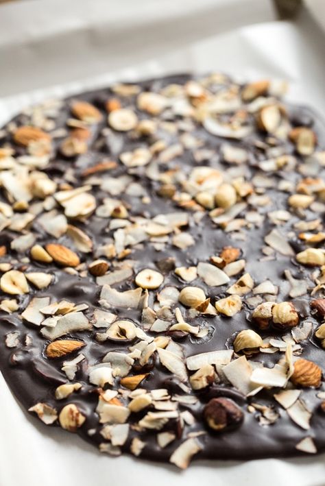 Coconut Oil Chocolate, Dried Coconut, Oh She Glows, Coconut Oil Recipes, Bark Recipe, 카페 인테리어 디자인, Raw Almonds, Chocolate Bark, Chocolate Dessert