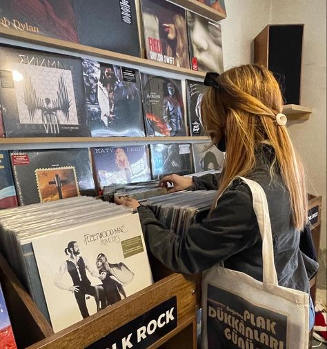 Record Store Date Aesthetic, Listening To Records Aesthetic, Vinyl Shopping Aesthetic, Record Store Date, Record Aesthetic Vinyl, Vynl Records Aesthetic, Vinyl Shop Aesthetic, Vinyl Store Aesthetic, Record Shop Aesthetic