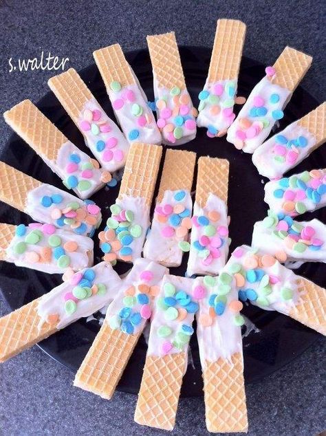 Easter treats recipes Easter Snacks, Easter Sweets, Easter Favors, Spring Treats, Treats Recipes, Easter Baking, Easter Goodies, Wafer Cookies, Easter Dinner