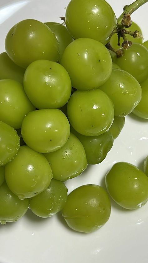 Muscat Grapes, Fruits And Vegetables Pictures, Vegetable Pictures, Frozen Grapes, Healthy Lunch Snacks, Wallpaper Themes, Fruit Photography, All Fruits, Green Grapes