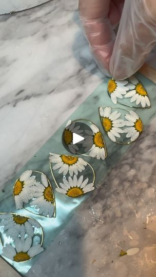 Botanical Jewelry, Resin Flowers, How To Preserve Flowers, Style Mistakes, Nature Jewelry, Flower Jewellery, Botanical Art, Pressed Flowers, Jewelry Handmade