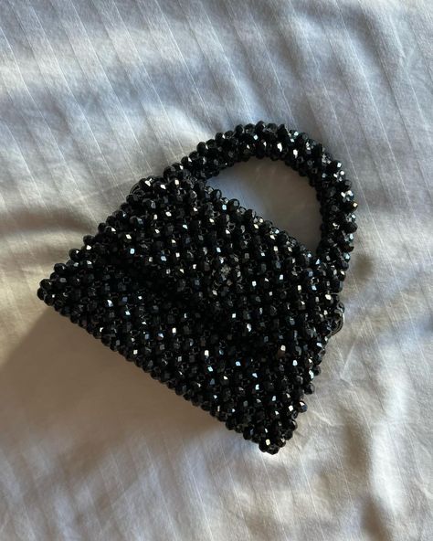 handmade accessories•beaded bags•chokers•rings (@lieclairofficial) • Instagram photos and videos Black Beaded Bags, Bead Bag Designs, Black Beaded Bag, Beads Bags Handmade, Pearls Bag, Hand Beaded Bag, Crystal Bags, Pearl Bag, Beaded Bag