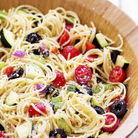 Loaded Spaghetti, California Spaghetti Salad, California Spaghetti, Greek Spaghetti, Salad Macaroni, Resep Pasta, Spaghetti Salad, Zesty Italian Dressing, Summer Veggies