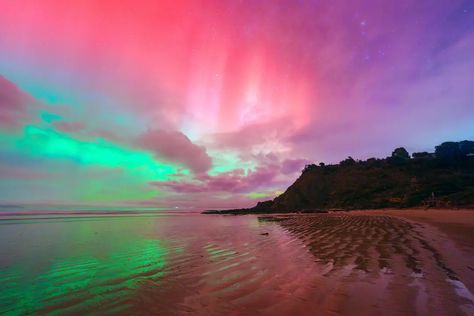 Aurora Chaser in Tasmania Wakes at 3am to see Largest Southern Lights in 20 years—Gets Photos Canadian Prairies, Aurora Australis, Wonder Art, Mothers Day Weekend, Beautiful Pics, Northern Territory, The Aurora, Stars At Night, Kids Art