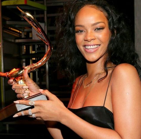 Rihanna Rihanna Awards, Rihanna 2014, Rihanna Daily, Bad Gal, Rihanna Fenty, Choice Awards, St Michael, Daily Photo, Rihanna