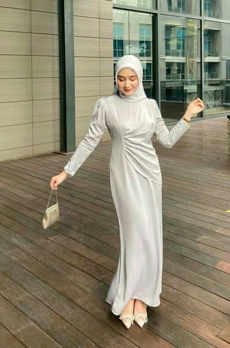 Bridesmaid Dresses Hijab Satin, Baju Bridesmaid Modern Hijab, Dress Kondangan Hijab, Model Baju Bridesmaid Hijab, Dress Hijab Simple, Model Baju Bridesmaid, Bridesmaid Dresses Hijab, Dress Lebaran, Outfit Lebaran