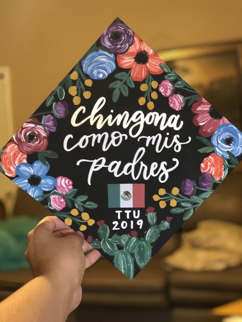 Spanish Graduation Cap Ideas Funny, 1st Gen Graduation Cap, Graduation Cap Designs Mexican, Graduation Cap Images, Teacher Graduation Cap, Grad Hats, College Grad Cap Ideas, Graduation Cap Decoration Diy, Senior Graduation Party