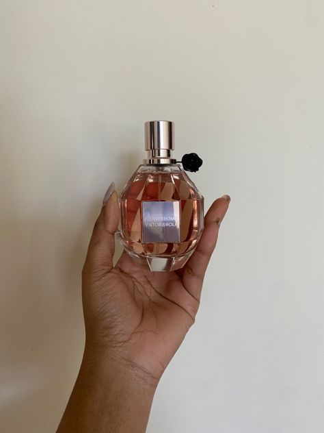 Viktor and Rolf Eau de Parfum Flowerbomb Flower Bombe Parfum, Flowery Perfumes, Fall Fragrance, Fragrance Samples, Flower Bomb, Beauty Wellness, Favorite Scents, So Excited, Sephora