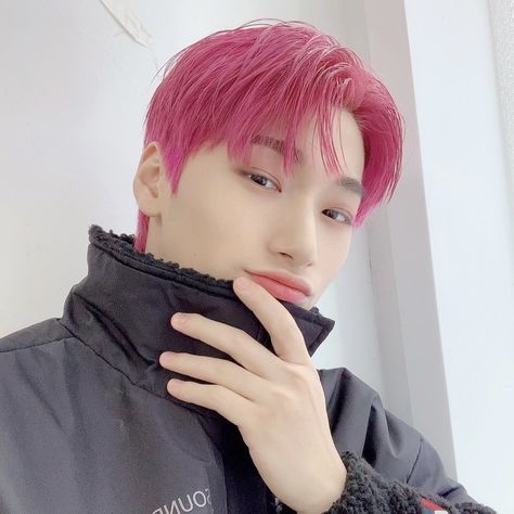 choi selfie selca san ateez atz pink hair icon #san #choisan #ateez bc San Pink Hair, Ateez San Aesthetic, Ateez Aesthetic Icon, Pink Hair Icon, San Aesthetic, Ateez Aesthetic, San Ateez, Ateez San, Hair Icon