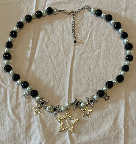 A Y2K/post grunge inspired necklace with recycled star pendants and recycled beads. Colares Grunge, Star Bead Necklace, Grunge Jewelry Diy, Marauders Jewelry, 90s Accessories Jewelry, Grunge Jewelry Necklaces, Diy Grunge Jewelry, Cute Beaded Necklaces, Grunge Jewellery