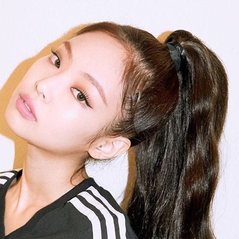 190811 New Jennie profile photo on Ig #JENNIE #BLACKPINK #blackpinkjennie #ninicam #WeLoveYouJennie #jennienation #nojennienomoney… Blackpink Jennie, Hair, Black