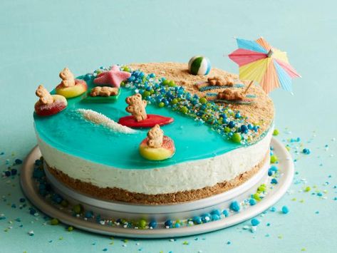 Recipe of the Day: Seashore Cheesecake | Make a splash at your next cookout with this adorable beach-scene cheesecake. Prep the no-bake filling the day before and you'll have plenty of time for the fun part: decorating the graham cracker beach with sea glass candy and floating teddy bears. Top Dessert Recipes, Summer Party Ideas, Teddy Grahams, Taffy Candy, Blue Drinks, Cheesecake Recipe, Glass Candy, Colorful Candy, Kitchen Food