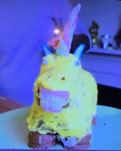 Funny Unicorn Cake, Cursed Cake Designs, Weird Cakes, Goofy Cake, Cake Disasters, Horror Cake, Bad Cakes, Scary Food, Cake Fails