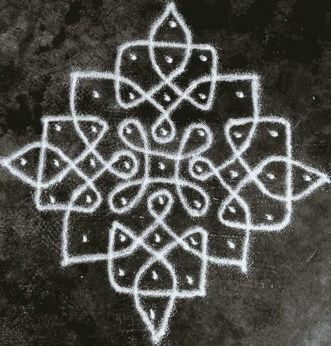 Chalk Rangoli Design Images (Chalk Rangoli Kolam Ideas) Kolam Drawing, Chalk Rangoli, Melika Muggulu, Navratri Songs, Chikku Kolam, Dots Muggulu, Round Mehndi Design, Kambi Kolam, Easy Rangoli Designs Videos