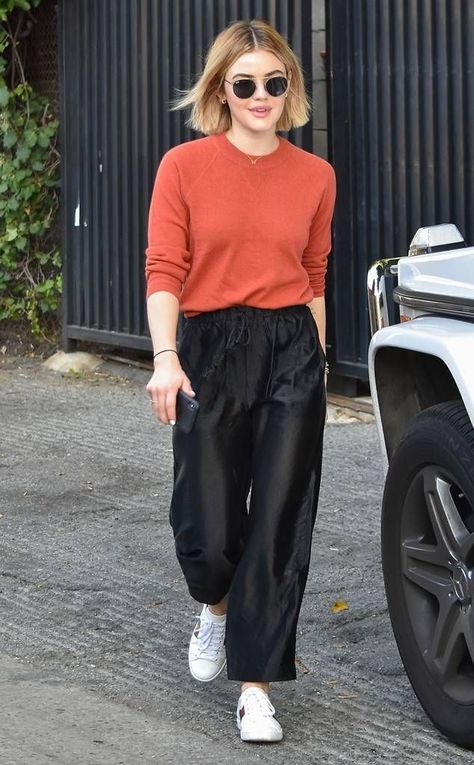 Celebrities In Casual Outfits, Short Hair Casual Outfit, Actress Outfits Casual, Outfit For Short Hair Casual, Celebrity Casual Outfits Summer, Short Hair With Dress Outfit, Short Hair Looks Outfits, Short Woman Outfit, Style For Short Women Outfits