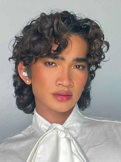 Soft Glam makeup look on Bretman Rock Gay Haircut, Androgynous Makeup, Bretman Rock, Androgynous Hair, Men Haircut Curly Hair, Rock Hairstyles, A Good Person, Good Person, Soft Glam Makeup