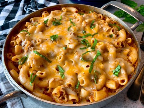 Cheesy Beef and Macaroni Cheesy Beef Macaroni, Beef Macaroni, Macaroni Pasta, Food Lab, Celebrity Chef, Meal Kit, Cooking Show, Dinner Tonight, Om Nom