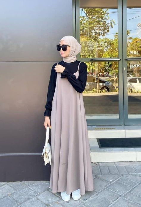 Overall Dress Hijab, Pinafore Dress Outfit, Muslimah Fashion Casual, Linen Style Fashion, Moslem Fashion, Modern Hijab Fashion, Muslim Outfits Casual, Muslim Fashion Hijab Outfits, Hijabi Fashion Casual