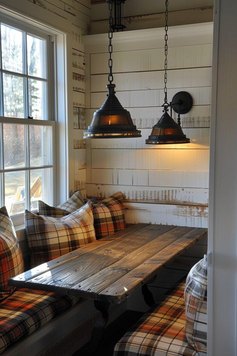 Cabin Breakfast, Built In Dining Bench, Farmhouse Breakfast Nook, Farmhouse Breakfast, Distressed Wood Table, Western Breakfast, Kitchen Booths, Barn Remodel, Breakfast Nook Ideas