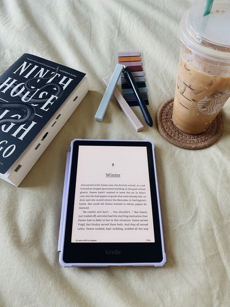 Reading Mood Aesthetic, Kindle Unlimited Aesthetic, E Books Aesthetic, Kindle Book Aesthetic, Mug Aesthetic Photography, Aesthetic Kindle Photos, E Book Aesthetic, Reading On Kindle Aesthetic, Booktok Books Aesthetic