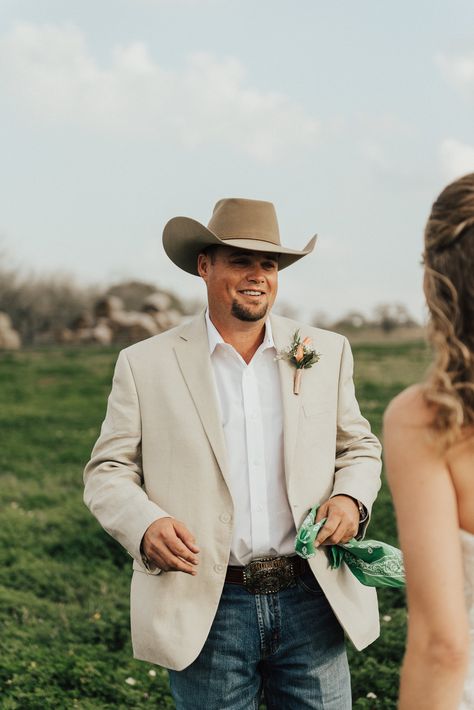 Western Mens Wedding Attire Tan, Tan Wedding Suits Western, Boho Grooms Attire, Tan Jacket And Jeans Groomsmen, Western Groomsmen Attire Tan, Jeans And Suit Jacket Men Wedding, Western Wedding Mens Attire, Cowboy Groom Attire, Western Groomsmen Attire