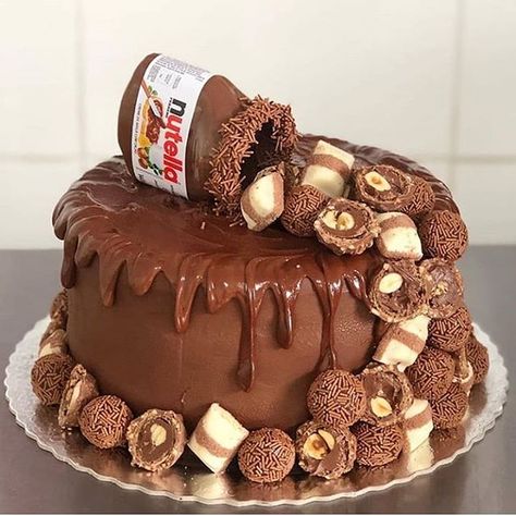 WORLDS CAKE INFLUENCER na Instagramu: "BEAUTIFUL YUMINESS 😍😍😍 _________, Reposted from @guidaconfeitaria YAAYY OR NAAYY? ALL RIGHTS RESERVED TO THE RESPECTIVE OWNERS…" Nutella Birthday Cake, Desserts Pictures, Ganache Cake, Nutella Cake, Homemade Birthday Cakes, Cream Photos, Ice Cream Photos, Homemade Cake, Chocolate Espresso