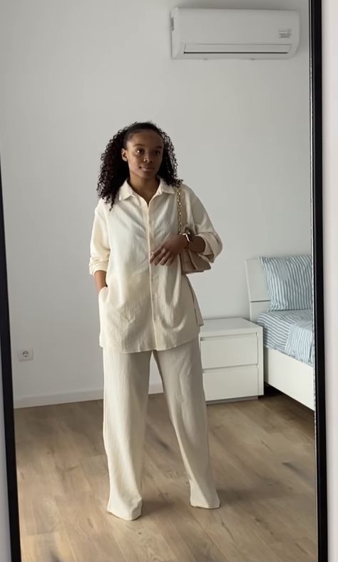 Stylish Business Outfits, Dressy Casual Outfits, Dress With Stockings, Casual Outfit Inspiration, Effortlessly Chic Outfits, Woman Suit Fashion, Europe Fashion, African Clothing Styles, Classy Casual Outfits