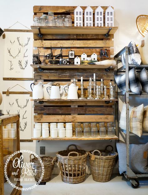 shop houses ideas at DuckDuckGo Pallet Shelving, Organize Home, Gift Shop Displays, Merchandising Retail, Deer Artwork, Interior Vintage, Vintage Interiors, Store Displays, Decor Guide