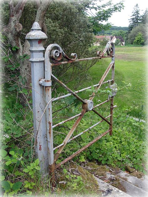 Old Rusty Gate by Lynn Laidlaw, via Flickr Rustic Gates, Garden Entrances, Old Garden Gates, Texas Cottage, Beautiful Gates, Gate Keeper, Prairie Farmhouse, Old Gates, Garden Gates And Fencing