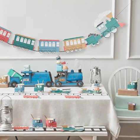 If you're looking for boy's birthday party ideas, you'll be delighted with our wonderful car and truck party range. Train Themed Birthday Party, Toddler Birthday Party Themes, Train Cupcakes, Train Theme Birthday Party, Meri Meri Party, Party Girlande, Train Theme, Toddler Birthday Party, Trains Birthday Party