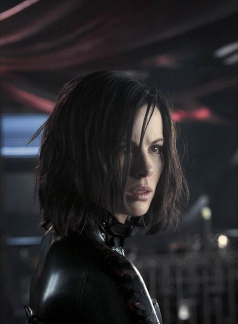 Selene in Underworld: Evolution Underworld Vampire, Underworld Evolution, Underworld Selene, Underworld Movies, Van Helsing, Plastic Raincoat, Vampires And Werewolves, Kate Beckinsale, Underworld