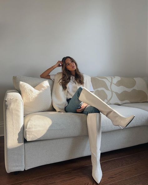 Knee Boots Outfit Winter, Outfits With High Heel Boots, Boots Outfit Ideas, High Heel Boots Outfit, High Thigh Boots, White Boots Outfit, White Leather Boots, Celebrity Boots, Knee Boots Outfit