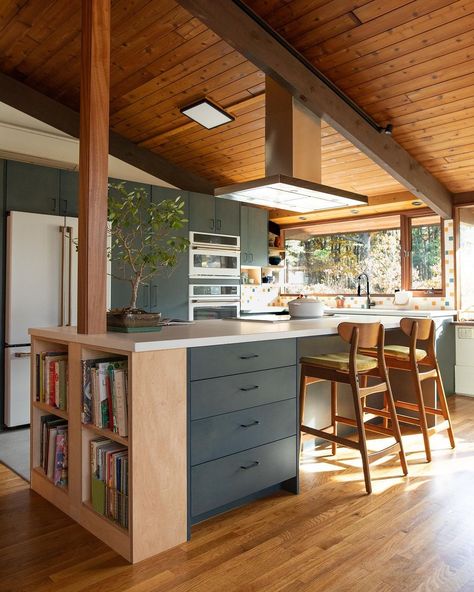 Indigo Kitchen, Deck House, Mcm Kitchen, House Deck, Open Kitchen, Mid Century House, Dream House Decor, Kitchen Style, House Inspo