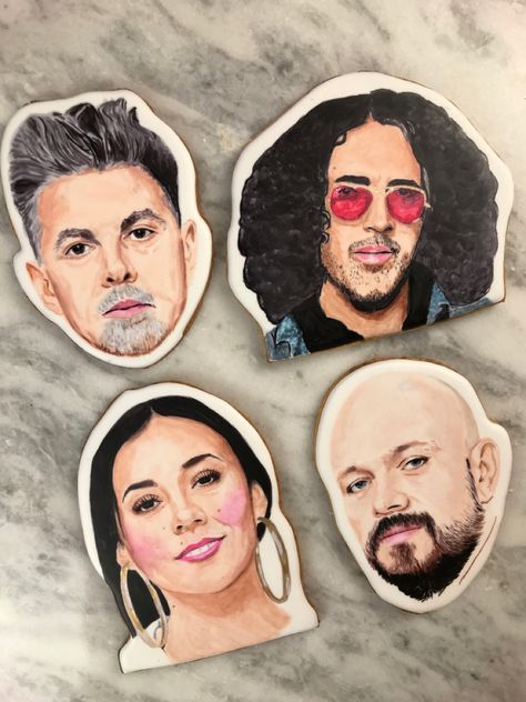 Galletas pintadas a mano #edibleart #watercolorcookies Galletas Royal Icing, Painted Cookies, Wine Cookies, Cookies Royal Icing, Hand Painted Cookies, Paint Cookies, Royal Icing, Portrait Tattoo, Historical Figures