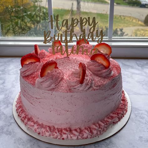 Cute Strawberry Birthday Cake, Strawberry Birthday Cake Design, Strawberry And Cream Birthday Cake, Birthday Tres Leches Cake, Pink Fruit Cake, Pink Tres Leches Cake, Birthday Cake With Strawberries On Top, Pink Cake With Strawberries, Tres Leches Cake Design