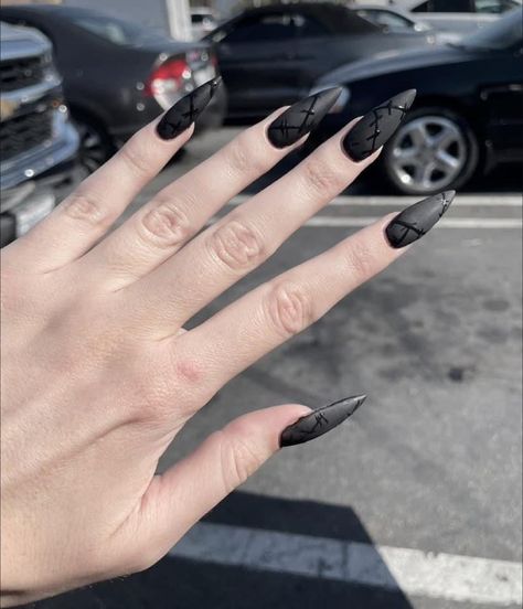 Heavy Metal Nails, Goth Nail Designs, Stilleto Nails Designs, 90s Aesthetics, Horror Nails, Popular Trends, Gothic Nails, Goth Nails, Grunge Nails