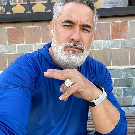 Black Men Casual Style, Good Looking Older Men, Rich Guy, Underwater Welding, David Draiman, Old Man Pictures, Hair Color Mahogany, Stolen Image, Paul Hollywood