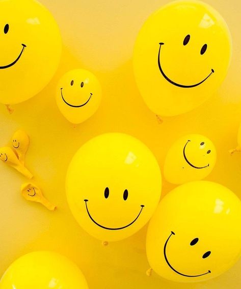 Smiley Balloon, Photowall Ideas, Iphone Wallpaper Yellow, Yellow Aesthetic Pastel, Happy Smiley Face, Yellow Smiley Face, Bedroom Wall Collage, Rainbow Aesthetic, Collage Vintage