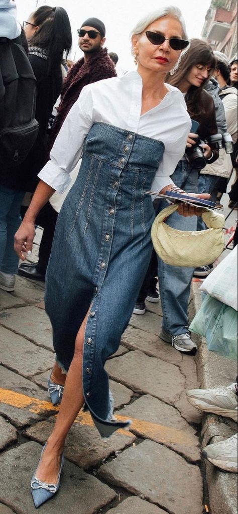 Maxi Dress Street Style 2023, Summer Dresses Street Style 2023, Denim Fall 2023, Madrid Street Style 2023, Denim Trends 2023/2024, Jeans Street Style 2023, Denim Street Style 2023, Denim Dress Street Style, Denim Maxi Dress Outfit