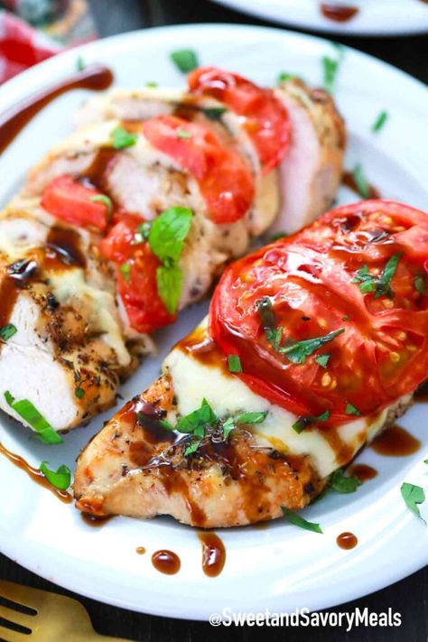 Air Fryer Caprese Chicken [Video] - Sweet and Savory Meals Chicken Air Fryer Recipes, Healthy Family Dinner, Healthy Air Fryer Recipes, Savory Meals, Low Gi, Healthy Family Dinners, Air Fry Recipes, Caprese Chicken, Air Fryer Dinner Recipes