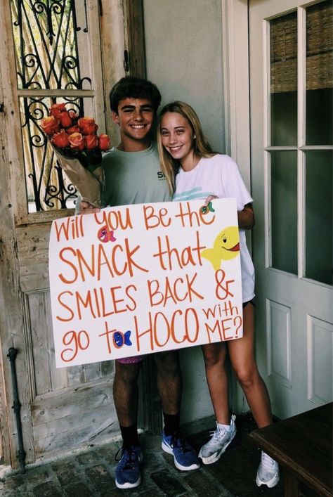 Cuteeee I love goldfish Funny Relationship Goals, Cute Hoco Proposals, Cute Promposals, Dance Proposals, Quotes Boyfriend, Prom Proposals, Cute Homecoming Proposals, Cute Prom Proposals, Dance Proposal