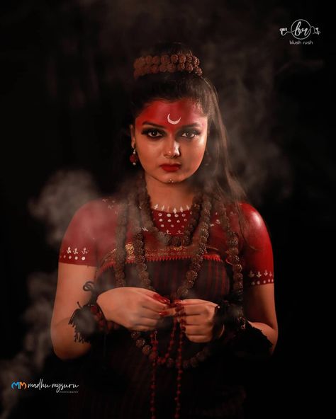 Maa Kali Photo, Shiv Bhakt, Hindu Women, Book Paintings, Bale Dance, Shiva Angry, 80s Movie Posters, Durga Picture, Durga Ji