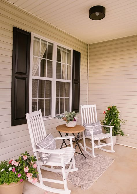 Front Porch Sitting Area Ideas, Porch Patio Ideas, Front Porch Landscaping, Simple Front Porch, Porch Seating, Front Porch Seating, Front Porch Patio, Front Porch Furniture, Porch Inspiration