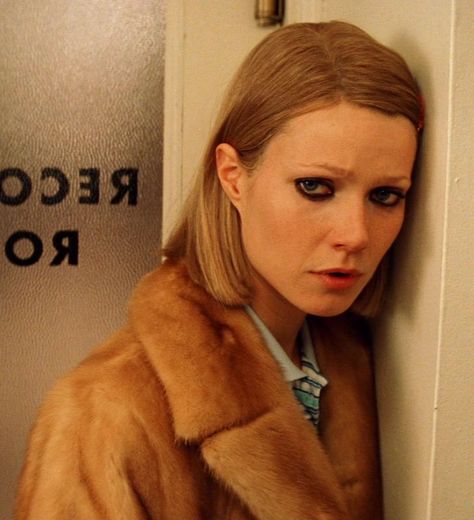 Wes Anderson Characters, Margot Tenenbaum, Wes Anderson Aesthetic, Queen Brian May, Red Smoothie, Royal Tenenbaums, Wes Anderson Movies, Wes Anderson Films, The Royal Tenenbaums