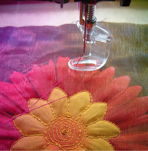 Shadow Applique, Silk Flower Crafts, Quilting Tutorial, Flower Shadow, Appliqué Quilts, Simple Hand Embroidery Patterns, Flower Quilts, Quilt Art, Organza Flowers