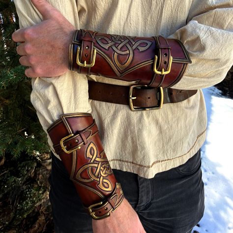 Celtic viking design medieval bracers with straps and buckles. Bracelets Steampunk, Viking Bracers, Celtic Armor, Vinyl Packaging, Tam Lin, Curved Swords, Archery Club, Celtic Viking, Viking Belt