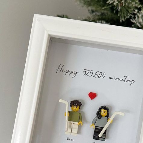 Lego Boyfriend Gift Ideas, Lego Couple Gift, Creative Boyfriend Gifts, Cute Couple Gifts Diy, Presents For Couples, Couple Anniversary Gifts, Present Boyfriend, Couple Frame, Brick Studio