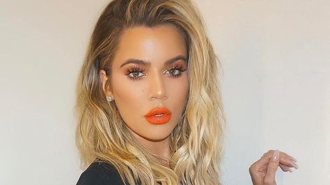 Khloe Hair, Estilo Khloe Kardashian, Khloe Kardashian Hair, Khloe Kardashian Show, Khloe Kardashian And Tristan, Celebrity Skin Care, Kardashian Hair, Kloe Kardashian, Orange Lipstick