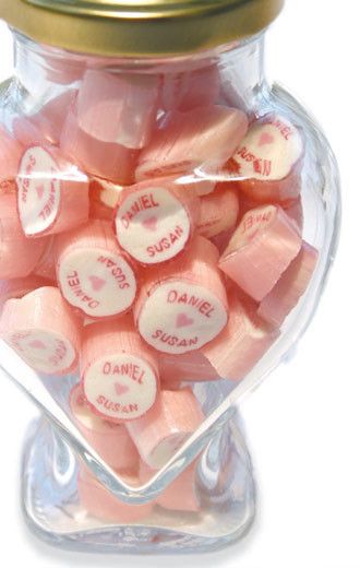 Personalized Candy for Wedding Favors Idea! www.MadamPaloozaEmporium.com www.facebook.com/MadamPalooza Guest Gifts Wedding, Fun Wedding Favors, Wedding Bomboniere, Wedding Favours Luxury, Anniversary Favors, Wedding Favors And Gifts, Wedding Advice Cards, Personalized Candy, Best Wedding Favors