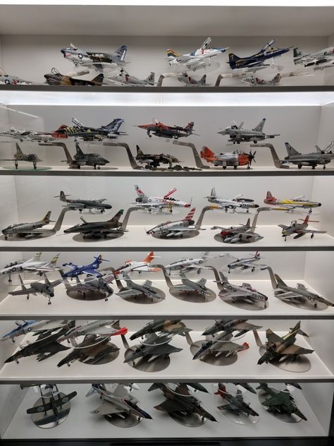 Model Airplanes Display, Ceo Lifestyle, Lego Space Sets, Airplane Collection, Model Airplanes Kit, Diy Wood Pallet Projects, Aviation Decor, Model Cars Collection, Airplane Toys